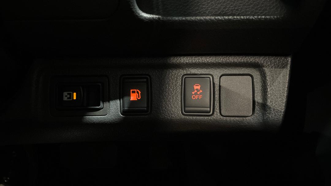 2016 Nissan Navara St-X (4x2), Automatic, 162767 km, Utility Switches/Buttons