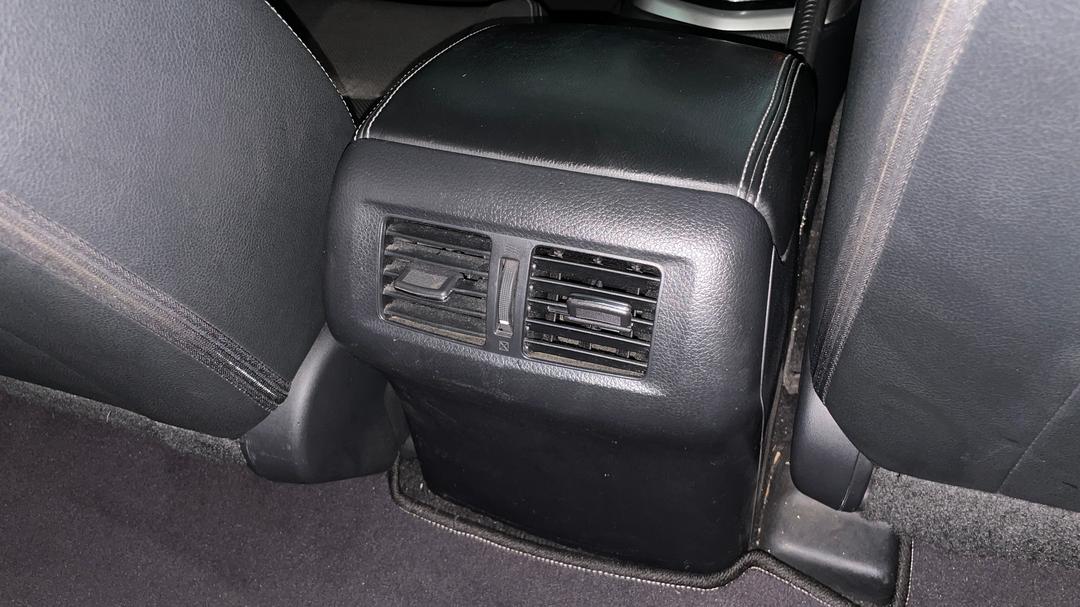 2016 Nissan Navara St-X (4x2), Automatic, 162767 km, Rear A/C Vent