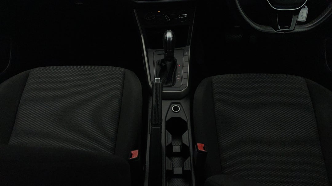 2018 Volkswagen Polo 70tsi Trendline, Automatic, 115590 km, Center Console