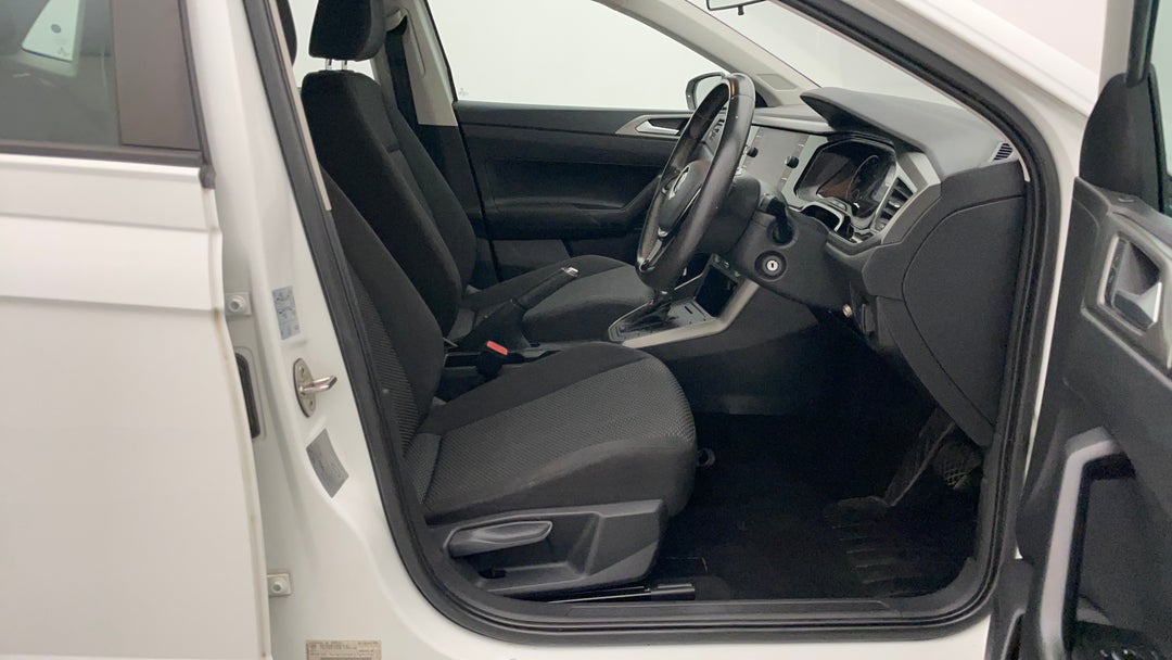 2018 Volkswagen Polo 70tsi Trendline, Automatic, 115590 km, Right Side Front Door Cabin View