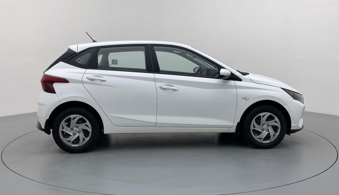2020 Hyundai NEW I20 MAGNA 1.2 MT, Petrol, Manual, 3,679 km, Right Side View