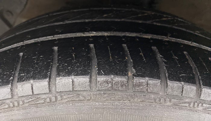 2018 Hyundai Xcent SX 1.2, Petrol, Manual, 44,174 km, Left Front Tyre Tread
