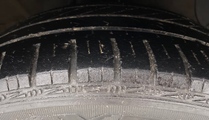 2018 Hyundai Xcent SX 1.2, Petrol, Manual, 44,174 km, Right Front Tyre Tread
