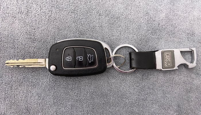 2018 Hyundai Xcent SX 1.2, Petrol, Manual, 44,174 km, Key Close Up