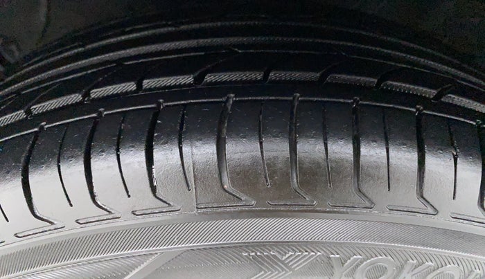 2015 Hyundai Grand i10 SPORTZ 1.2 KAPPA VTVT, Petrol, Manual, 34,290 km, Left Front Tyre Tread