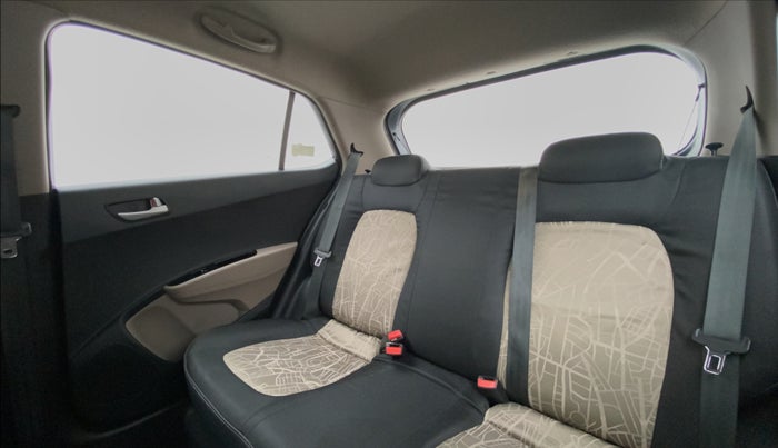 2015 Hyundai Grand i10 SPORTZ 1.2 KAPPA VTVT, Petrol, Manual, 34,290 km, Right Side Rear Door Cabin View