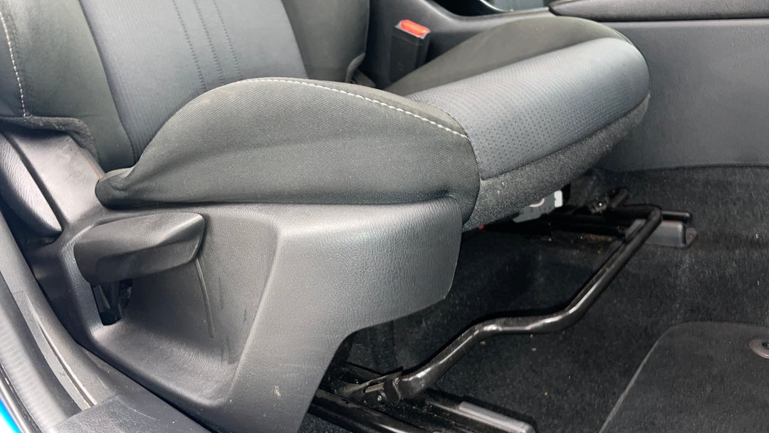 2019 Mazda CX-3 Maxx Sport (FWD), Automatic, 42499 km, Drivers Side Adjustment Panel