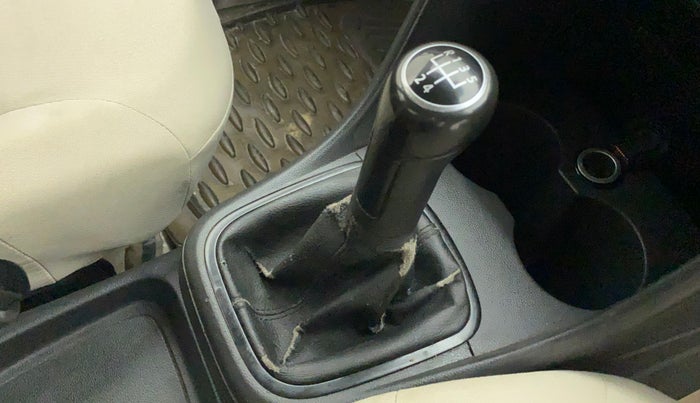 2011 Volkswagen Polo TRENDLINE 1.2L PETROL, Petrol, Manual, 91,193 km, Gear lever - Boot cover slightly torn