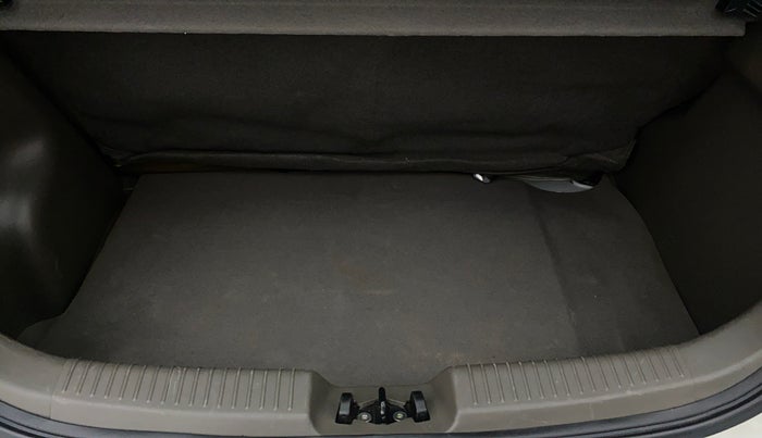 2016 Hyundai i10 SPORTZ 1.1 IRDE2, Petrol, Manual, 26,628 km, Boot Inside