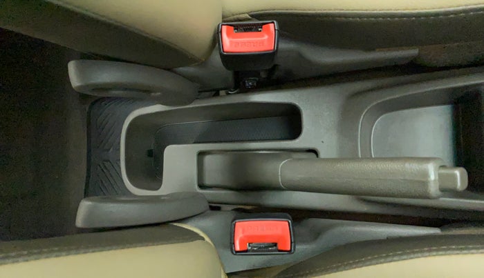 2016 Hyundai i10 SPORTZ 1.1 IRDE2, Petrol, Manual, 26,628 km, Driver Side Adjustment Panel