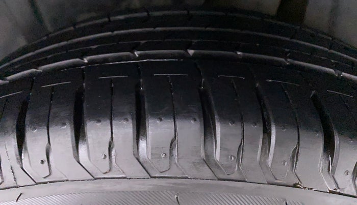 2021 Maruti XL6 ALPHA SHVS  MT, Petrol, Manual, 22,853 km, Left Rear Tyre Tread