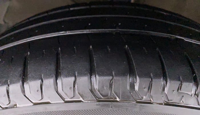 2021 Maruti XL6 ALPHA SHVS  MT, Petrol, Manual, 22,853 km, Left Front Tyre Tread