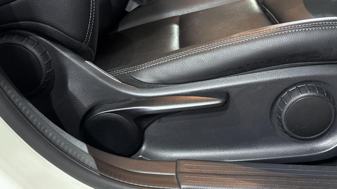 2016 Mercedes-benz GLA 180, Automatic, 90592 km, Drivers Side Adjustment Panel