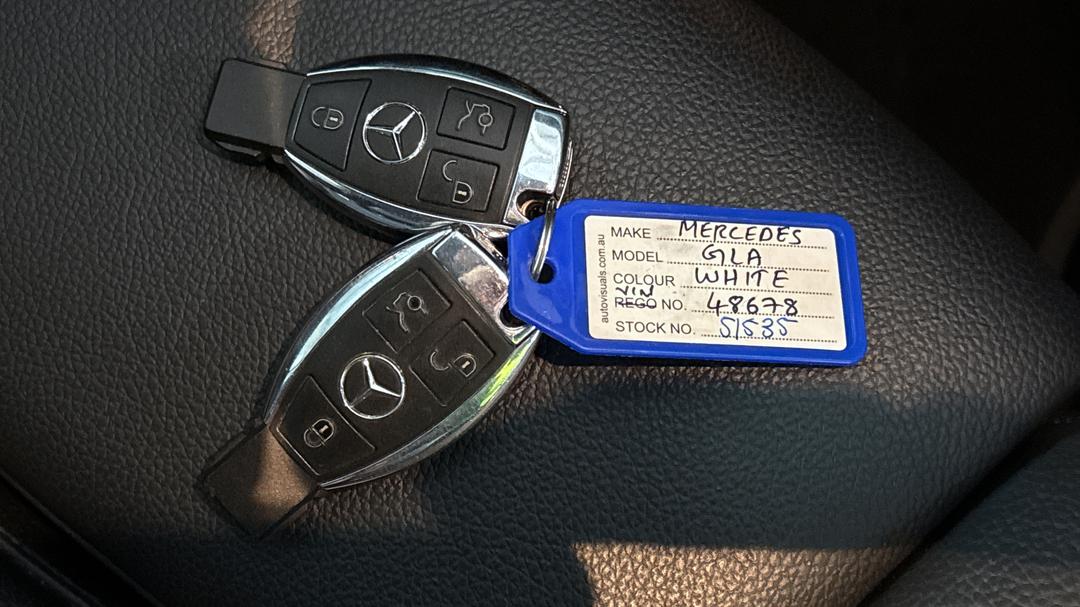2016 Mercedes-benz GLA 180, Automatic, 90592 km, Key Close-up