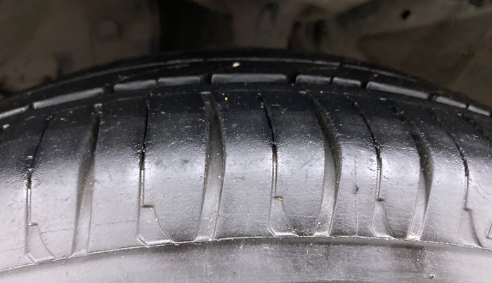 2017 Honda City V MT PETROL, Petrol, Manual, 46,014 km, Left Front Tyre Tread
