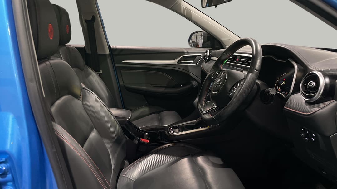 2022 MG Zst Essence, Automatic, 44938 km, Right Side Front Door Cabin View