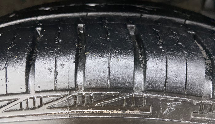 2017 Maruti Swift Dzire VDI OPT, Diesel, Manual, 58,134 km, Right Front Tyre Tread