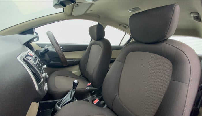 2013 Hyundai i20 SPORTZ 1.2 VTVT, Petrol, Manual, 30,823 km, Right Side Front Door Cabin