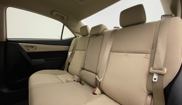 2015 Toyota Corolla Altis 1.8G LIMITED, Petrol, Manual, 95,726 km, Right Side Rear Door Cabin