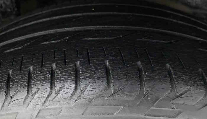 2015 Toyota Corolla Altis 1.8G LIMITED, Petrol, Manual, 95,726 km, Left Rear Tyre Tread