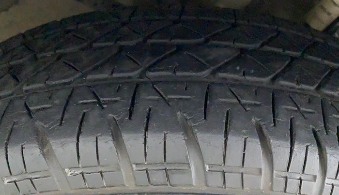 2015 Maruti Swift VXI D, Petrol, Manual, 24,053 km, Left Rear Tyre Tread