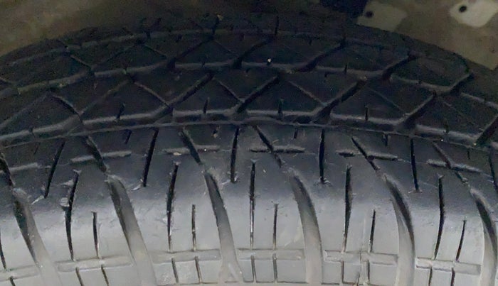 2015 Maruti Swift VXI D, Petrol, Manual, 24,053 km, Right Front Tyre Tread