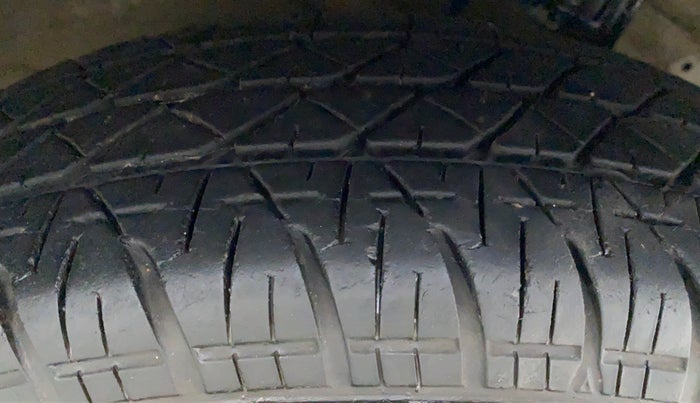 2015 Maruti Swift VXI D, Petrol, Manual, 24,053 km, Right Rear Tyre Tread