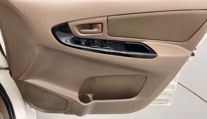 2015 Toyota Innova 2.5 GX 8 STR BS IV, Diesel, Manual, Driver Side Door Panels Control
