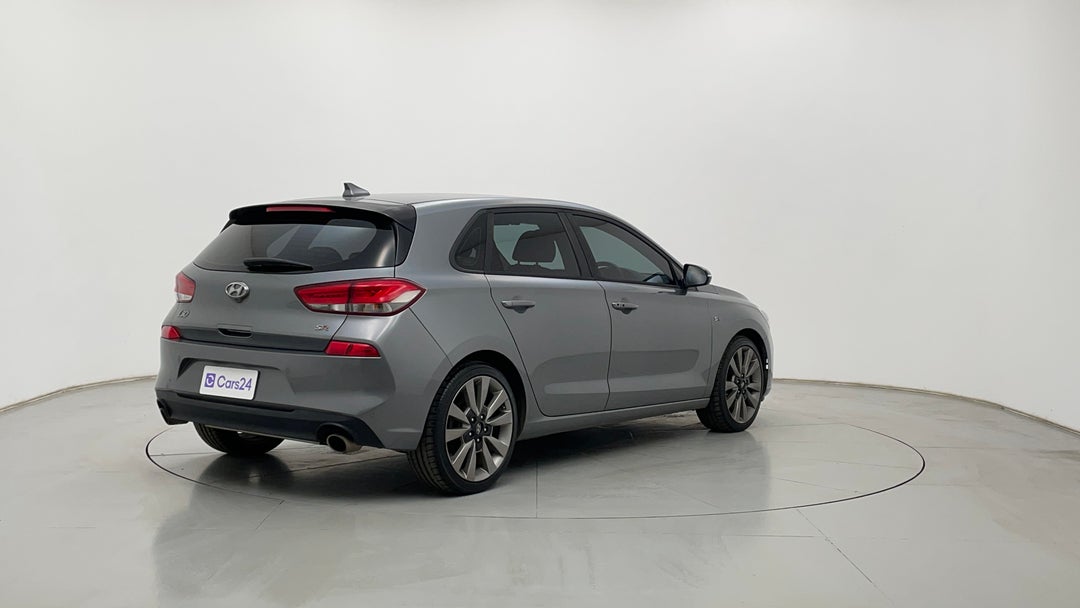 Right Back Diagonal (45- Degree) View