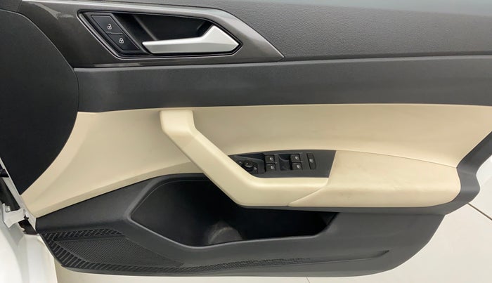 2022 Volkswagen VIRTUS GT PLUS TSI 1.5 EVO DSG, Petrol, Automatic, 2,617 km, Driver Side Door Panels Control