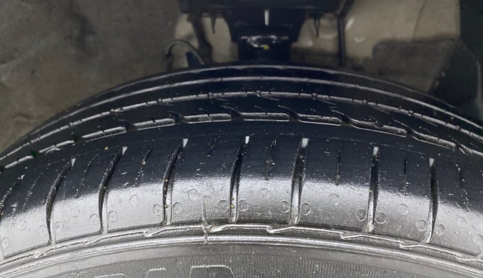 2017 Hyundai Elite i20 ASTA 1.4 CRDI, Diesel, Manual, 1,16,263 km, Right Front Tyre Tread