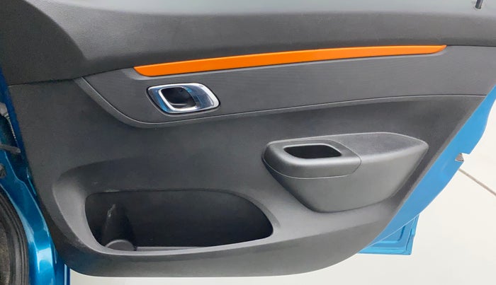 2021 Renault Kwid CLIMBER 1.0 (O), Petrol, Manual, 59,221 km, Driver Side Door Panels Control