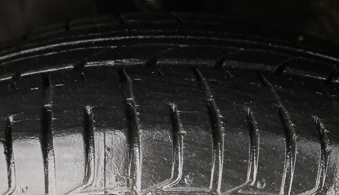 2016 Hyundai i10 MAGNA 1.1 IRDE2, Petrol, Manual, 13,851 km, Left Front Tyre Tread