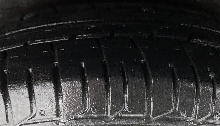 2016 Hyundai i10 MAGNA 1.1 IRDE2, Petrol, Manual, 13,851 km, Right Rear Tyre Tread