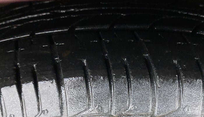 2016 Hyundai i10 MAGNA 1.1 IRDE2, Petrol, Manual, 13,851 km, Right Front Tyre Tread