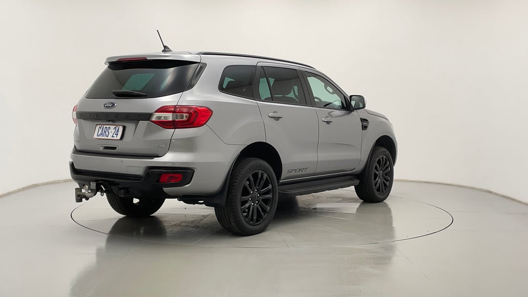 Right Back Diagonal (45- Degree) View