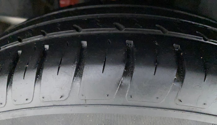 2020 Maruti Swift VXI, Petrol, Manual, 38,938 km, Right Rear Tyre Tread