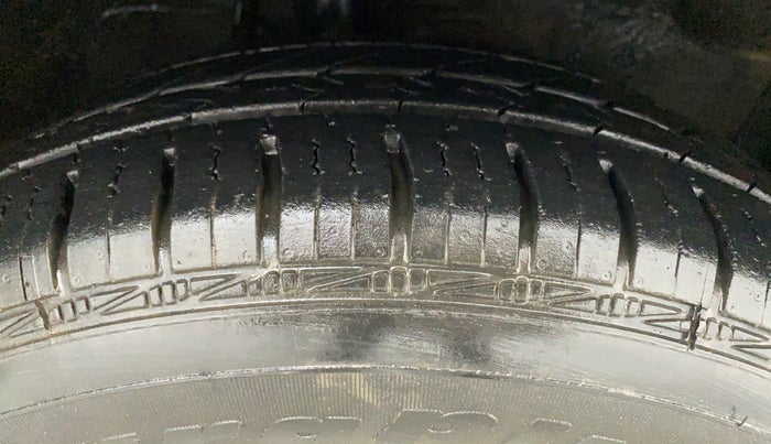 2011 Maruti Swift Dzire VXI, Petrol, Manual, 96,599 km, Right Front Tyre Tread