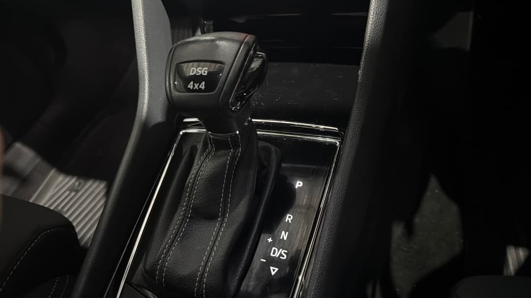 2020 SKODA Karoq 140tsi Sportline (4x4), Automatic, 81590 km, Gear Lever 