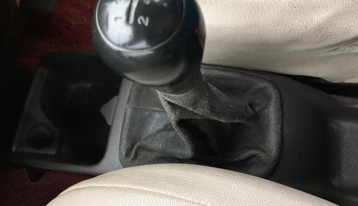 2013 Hyundai Eon MAGNA PLUS, Petrol, Manual, 99,448 km, Gear lever - Boot cover slightly torn
