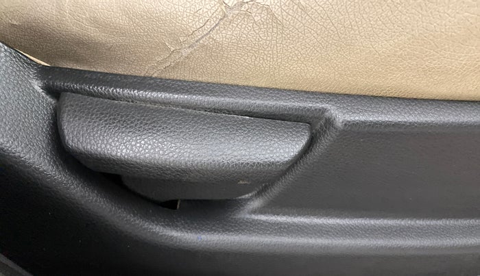 2013 Hyundai Eon MAGNA PLUS, Petrol, Manual, 99,448 km, Driver Side Adjustment Panel
