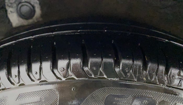 2012 Hyundai i10 SPORTZ 1.2, CNG, Manual, 91,832 km, Right Rear Tyre Tread