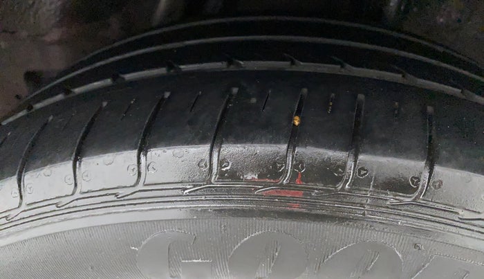 2016 Honda City 1.5L I-VTEC S MT, Petrol, Manual, 1,15,054 km, Left Rear Tyre Tread