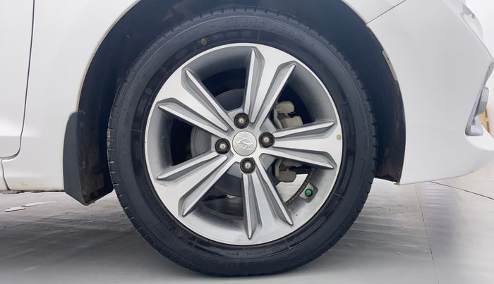 2018 Hyundai Verna 1.6 SX (O) CRDI MT, Diesel, Manual, 38,077 km, Right Front Tyre