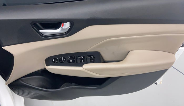 2018 Hyundai Verna 1.6 SX (O) CRDI MT, Diesel, Manual, 38,077 km, Driver Side Door Panel Controls