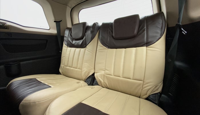2014 Mahindra XUV500 W8 FWD, Diesel, Manual, 83,931 km, Third Seat Row ( optional )