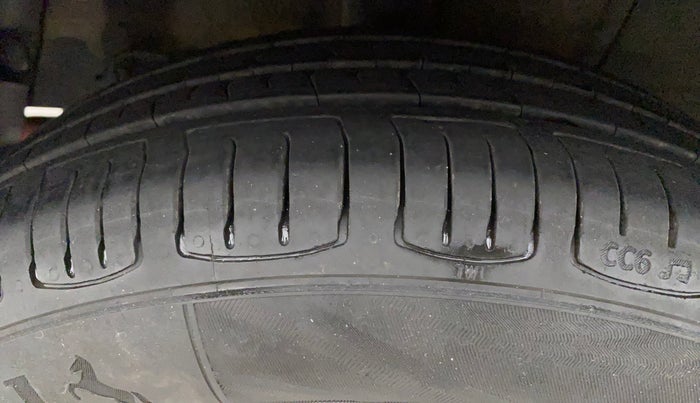 2018 Hyundai Grand i10 ASTA 1.2 KAPPA VTVT, Petrol, Manual, 40,888 km, Right Rear Tyre Tread