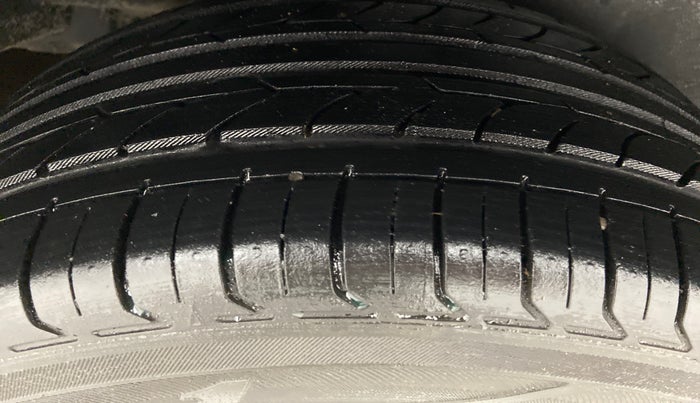2017 Maruti Ciaz ALPHA 1.4 VVT, Petrol, Manual, 90,303 km, Right Rear Tyre Tread