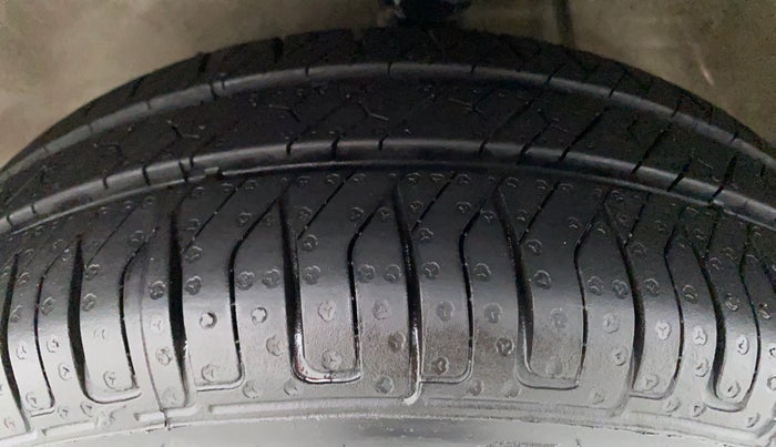 2015 Maruti Alto K10 VXI P, Petrol, Manual, 19,481 km, Left Front Tyre Tread
