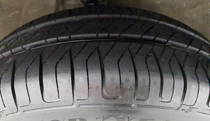 2015 Maruti Alto K10 VXI P, Petrol, Manual, 19,481 km, Right Front Tyre Tread